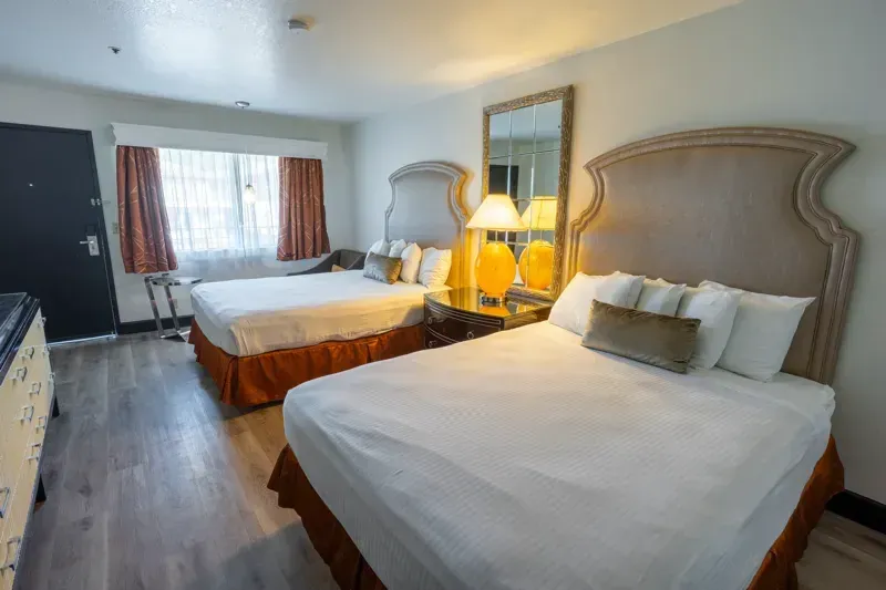 Double Queen Kitchenette, view 2